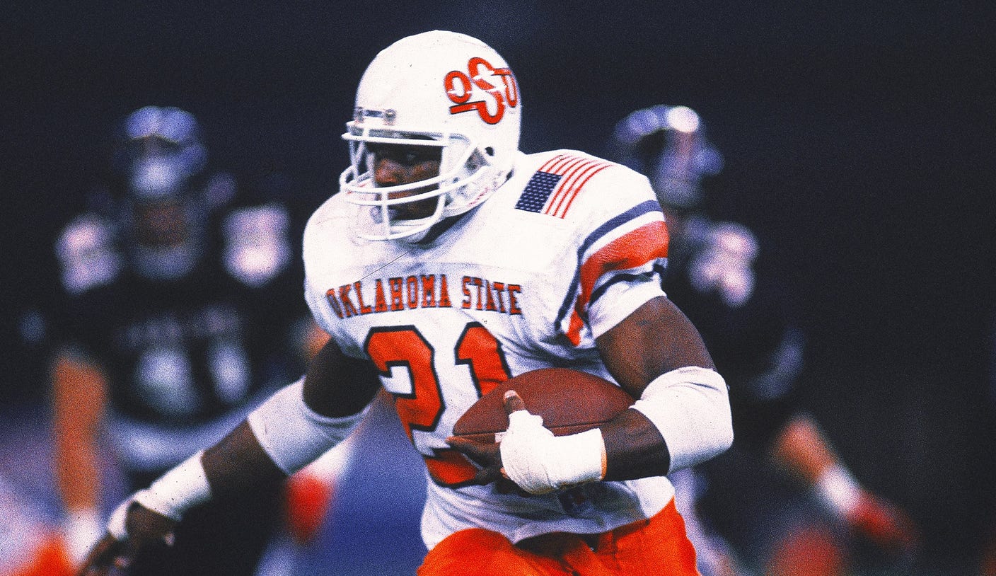 Which 10 Gamers Have The Most Single-Season All-Function Yards in FBS Historical past?