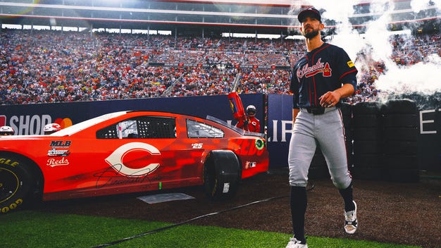 MLB Speedway Classic: Tim McGraw, Pitbull, NASCAR Pit Crews Get Things Going