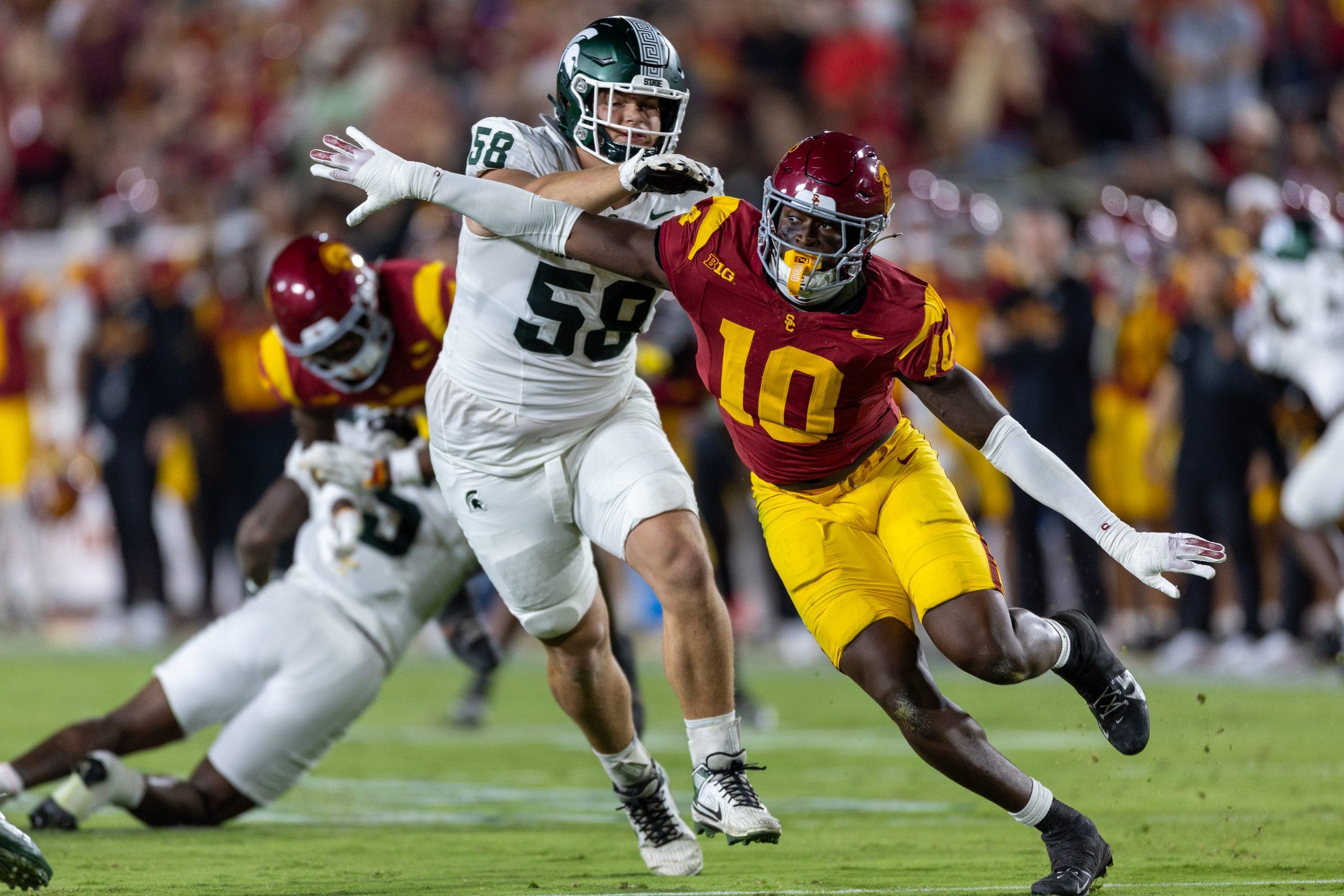 Braylan Shelby leads USC in sacks this season with 3.5. (Photo by Greg Fiore/Icon Sportswire via Getty Images)