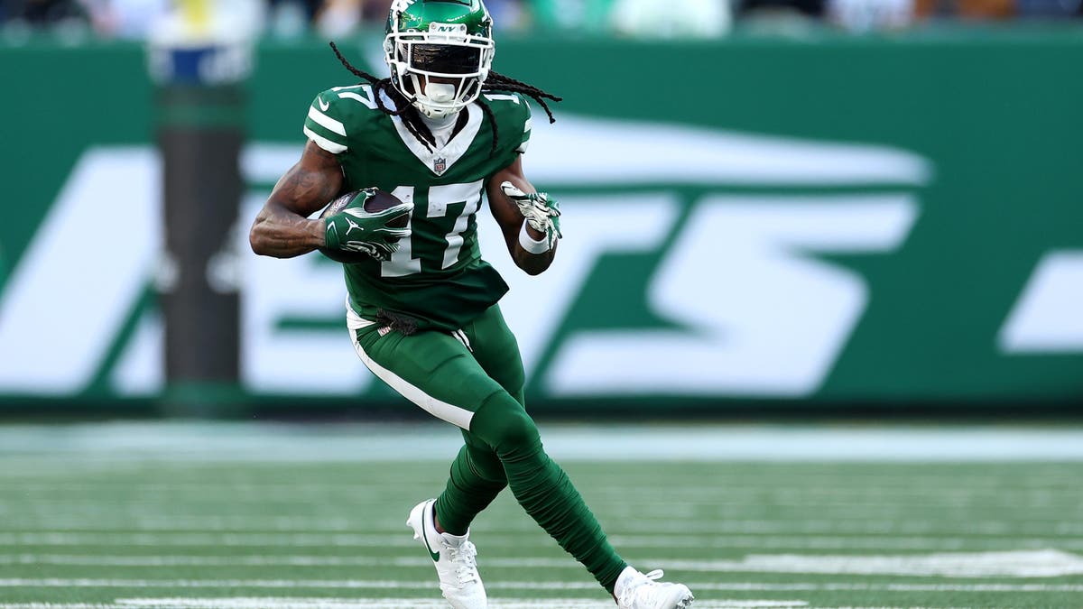 While Davante Adams wasn't able to lead the Jets to the playoffs, he was sixth in receiving yards (576) and tied for second in receiving touchdowns (6) over the final six weeks of the 2024 season. (Luke Hales/Getty Images)