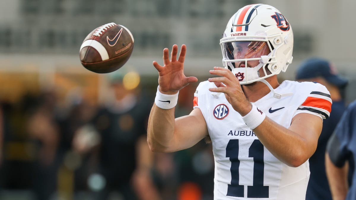 Auburn QB Jackson Arnold #11 during warmups before a game against Baylor. (Photo by David Buono/Icon Sportswire via Getty Images)