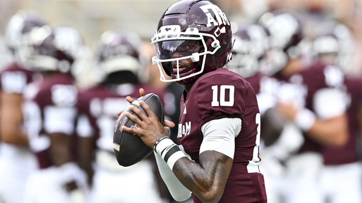 Texas A&amp;M QB Marcel Reed #10 warms up prior to a game against UTSA. (Photo by Maria Lysaker/Getty Images)