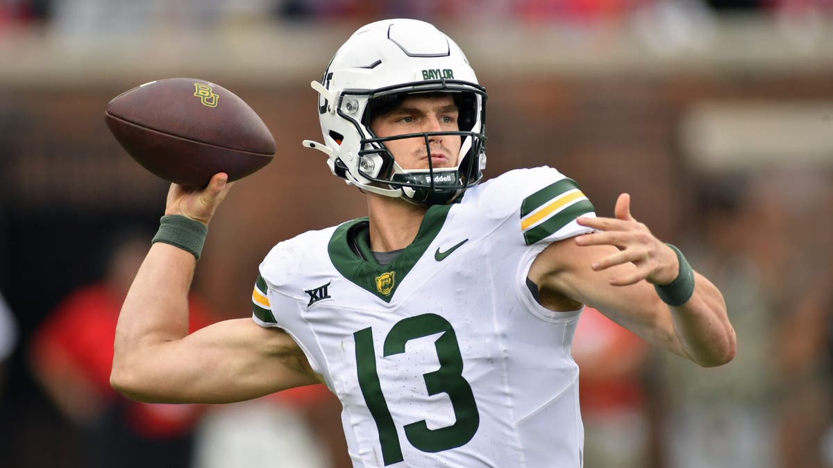 Baylor QB Sawyer Robertson #13 makes a pass during a game against SMU at Gerald J. Ford Stadium. (Photo by Austin McAfee/Icon Sportswire via Getty Images)
