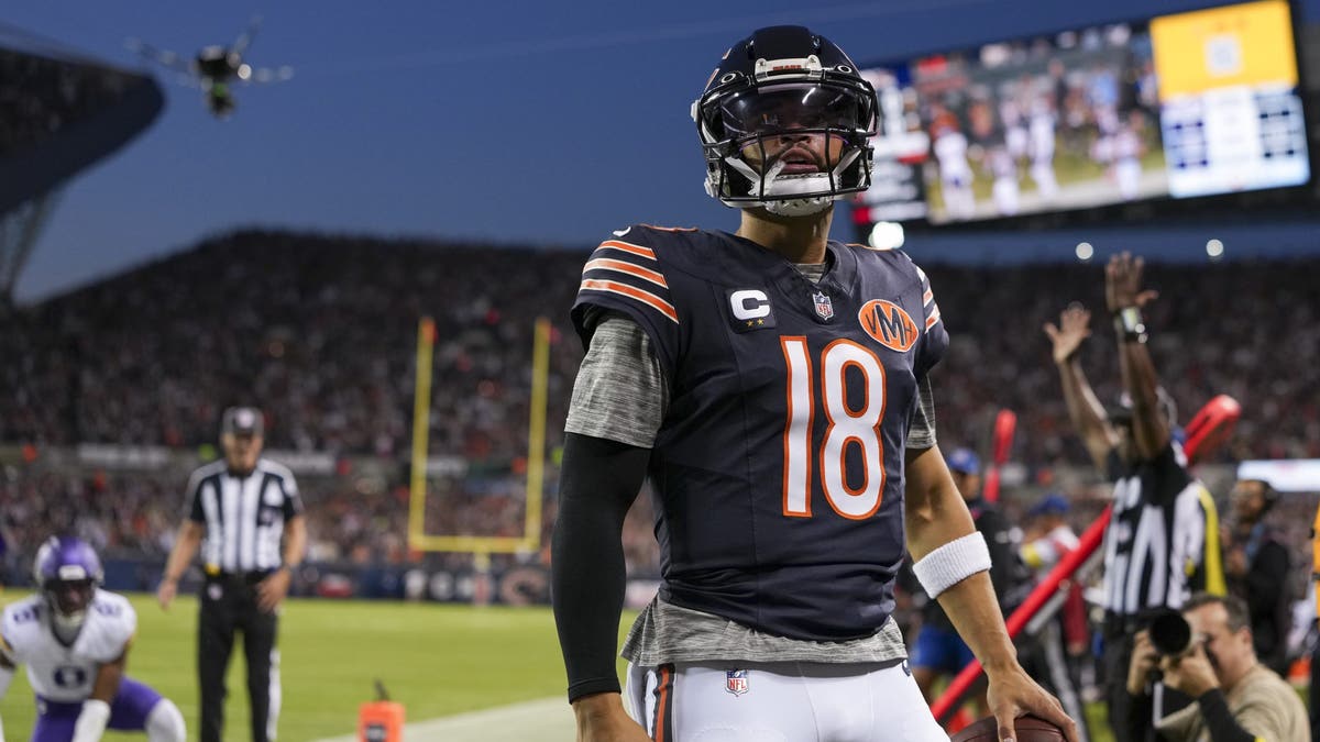 Caleb Williams' first drive under new Bears head coach Ben Johnson was near perfect, rushing for a touchdown to give Chicago an early lead in Monday's game. (Photo by Todd Rosenberg/Getty Images)