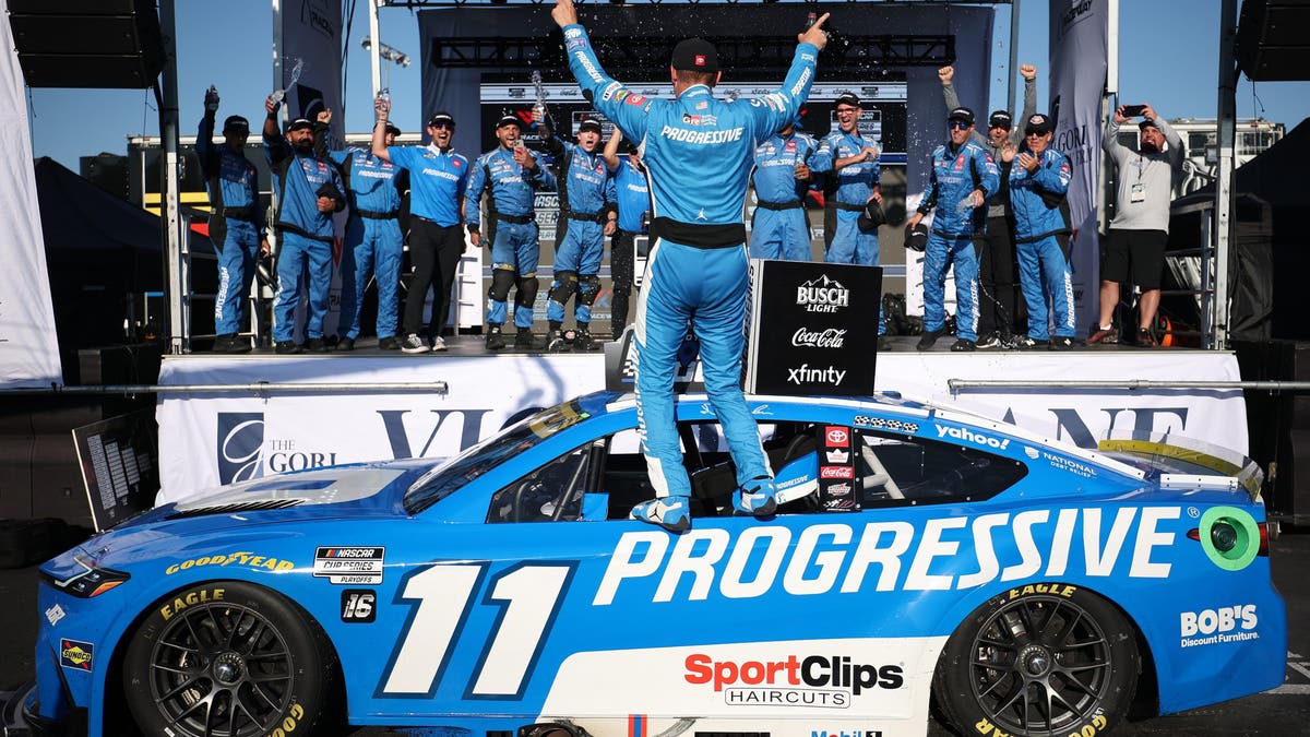 After Gateway win, Hamlin advances to next round of 2025 NASCAR playoffs.
