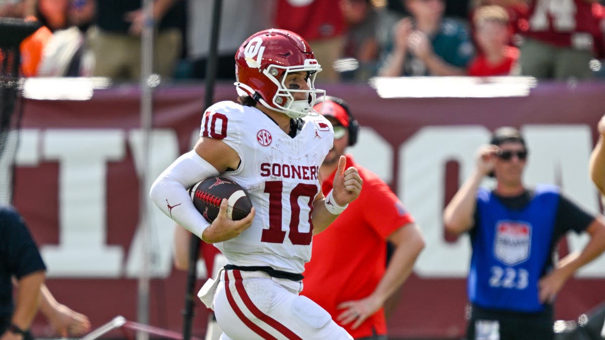 Quarterback John Mateer #10 of Oklahoma runs with the ball during a game against Temple. (Photo by Terence Lewis/Icon Sportswire via Getty Images)