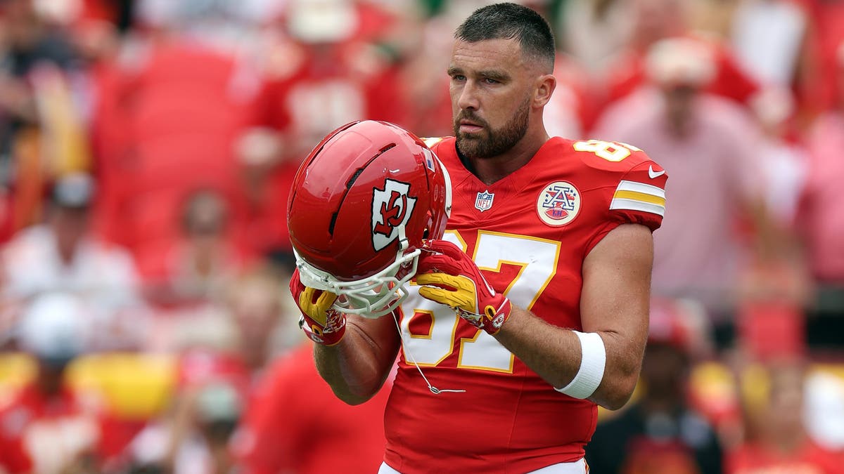 Travis Kelce's drop in the end zone that led to an interception for Eagles safety Andrew Mukuba swung Sunday's game out of the Chiefs' favor. (Photo by Jamie Squire/Getty Images)