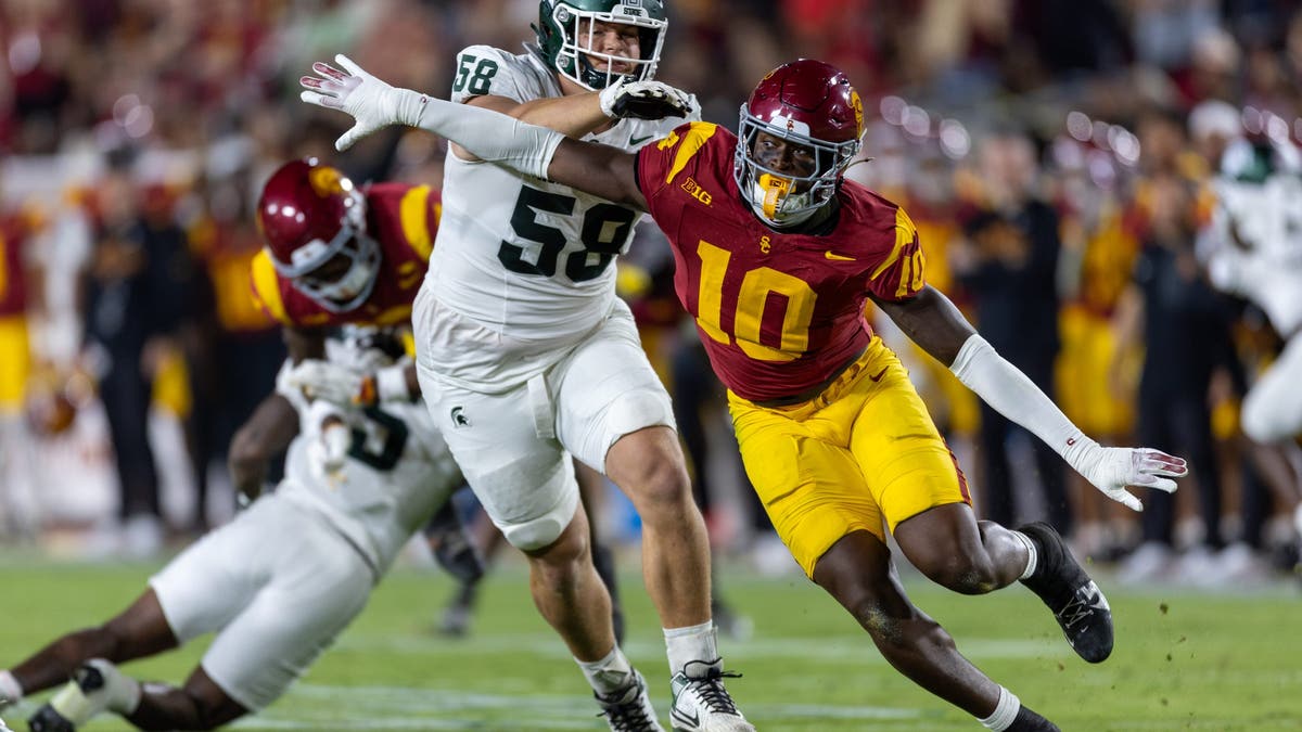 Braylan Shelby leads USC in sacks this season with 3.5. (Photo by Greg Fiore/Icon Sportswire via Getty Images)