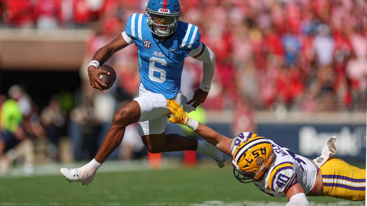 Trinidad Chambliss staked his claim to being considered the best quarterback in the SEC following another 300-yard passing performance against LSU. (Photo by Randy J. Williams/Getty Images)