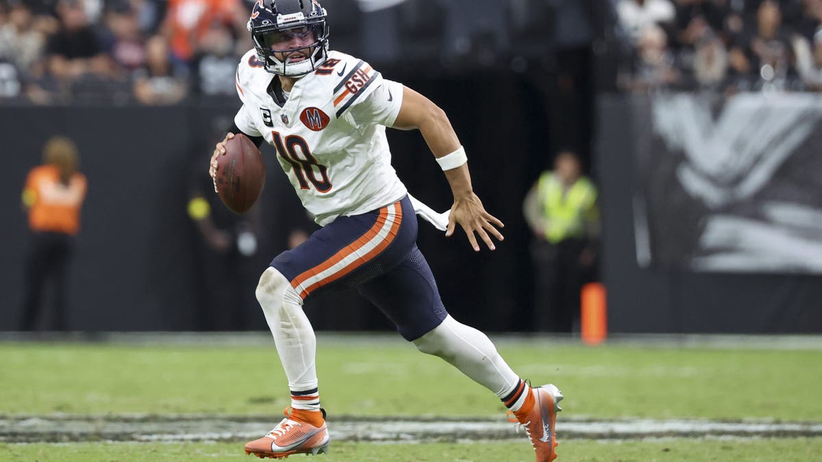 Bears Ben Johnson 'Disappointed' in TV Interview, Calls Team 'Mess' In Win