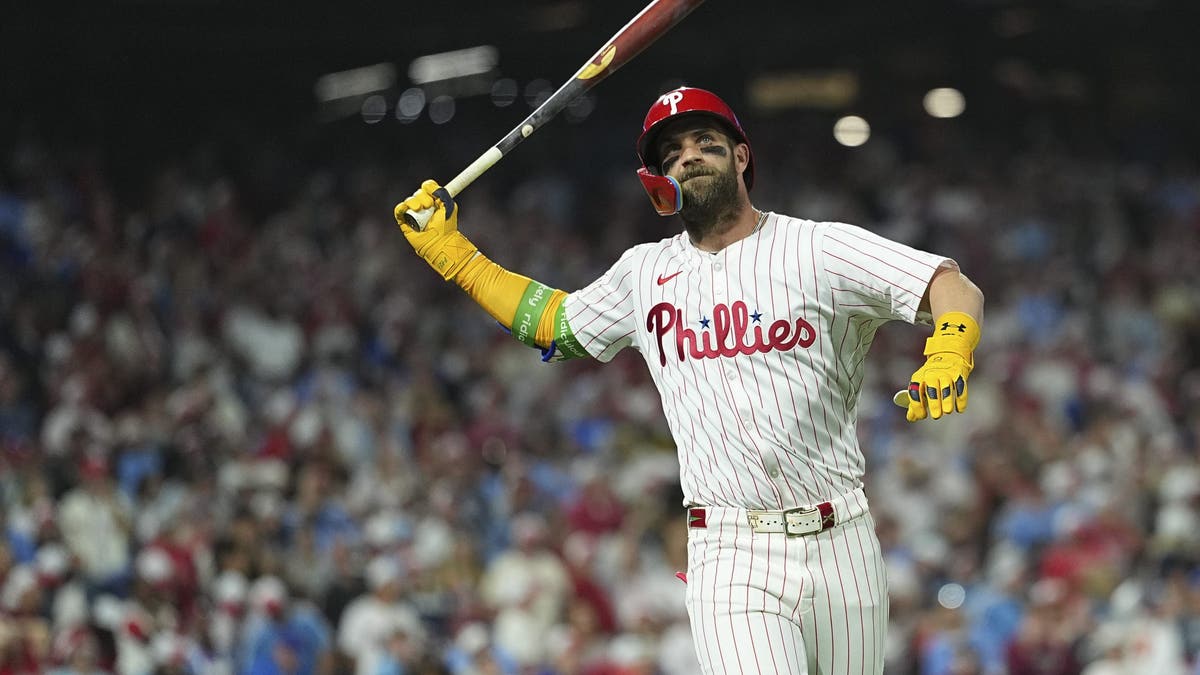 Despite a frustrating outing against the Mets, Bryce Harper and the Phillies are closing in on the NL East crown. (Photo by Mitchell Leff/Getty Images)