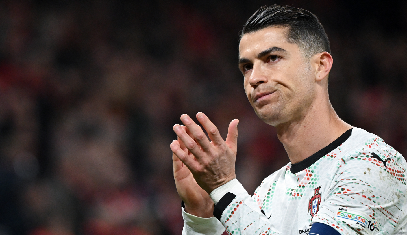 Ronaldo puede jugar durante "mientras quiera", dice el entrenador de Portugal