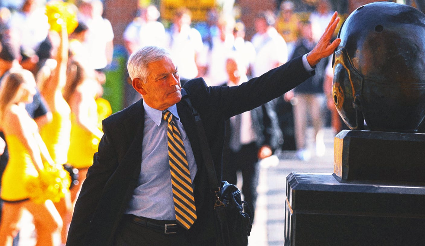 Iowa’s Kirk Ferentz Turns into All-Time Wins Chief in Large Ten Soccer Historical past