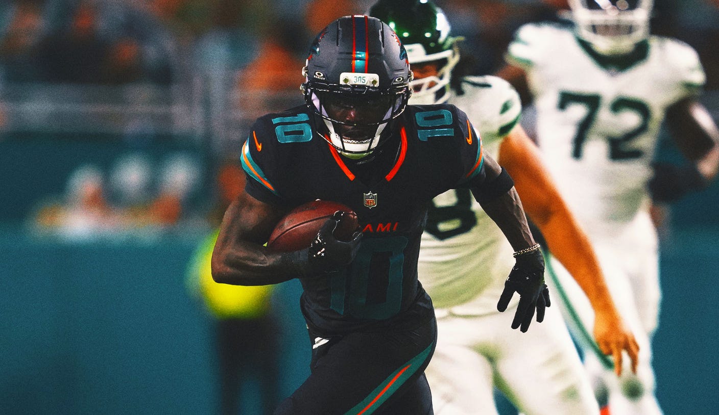 Tyreek Hill Exits Jets vs. Dolphins With Grotesque Leg Damage