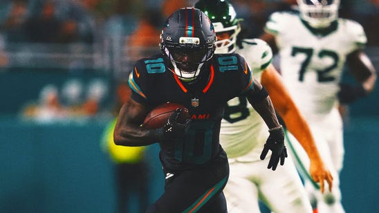 Dolphins WR Tyreek Hill Has Successful Surgery, Eyes 2026 Return