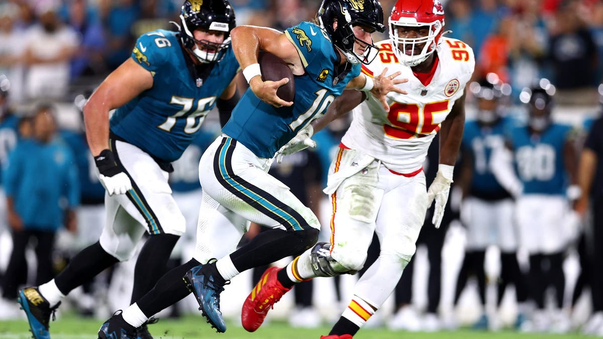 Chiefs’ Chris Jones Deactivates Social Media After Costly Mistake in Loss to Jaguars