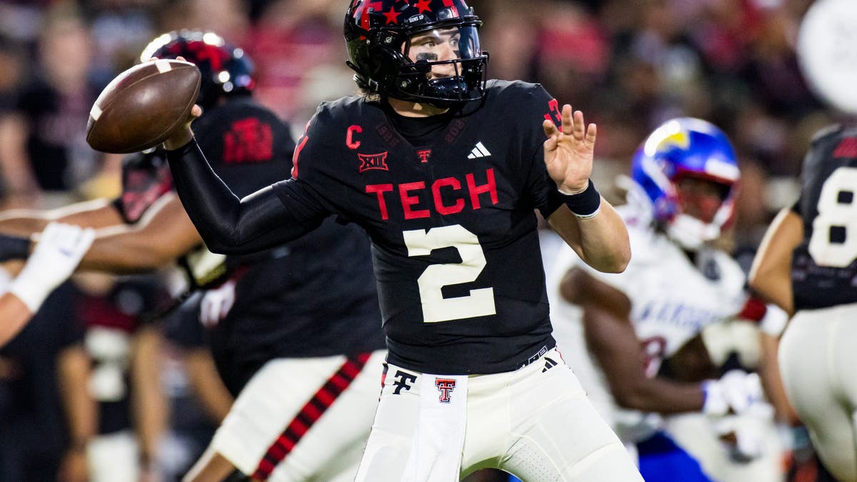 Behren Morton is set to return at quarterback for Texas Tech as it makes a push for the Big 12 tile and a CFP bid. (Photo by John E. Moore III/Getty Images)