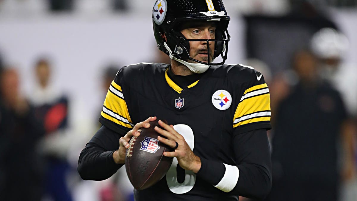 Aaron Rodgers has helped the Steelers get out to a 4-2 start. They're looking to build upon that by possibly making a move ahead of the trade deadline. (Photo by Jeff Moreland/Icon Sportswire via Getty Images)