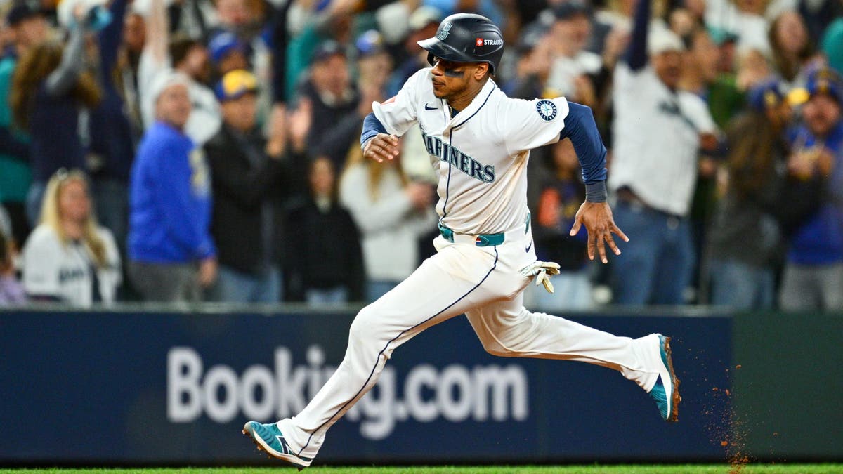 Leo Rivas came up clutch for the Mariners in Game 5. (Photo by Jane Gershovich/MLB Photos via Getty Images)