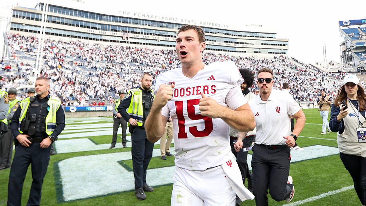 Indiana quarterback Fernando Mendoza threw for 218 yards and one touchdown on Saturday. (Photo by Isaiah Vazquez/Getty Images)