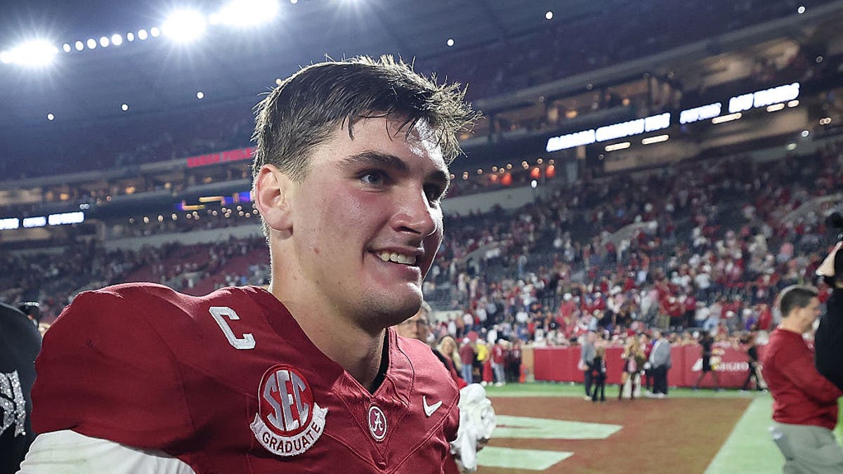 Ty Simpson #15 of the Alabama Crimson Tide threw for 277 yards and a touchdown in his team's win over LSU. (Photo by Kevin C. Cox/Getty Images)