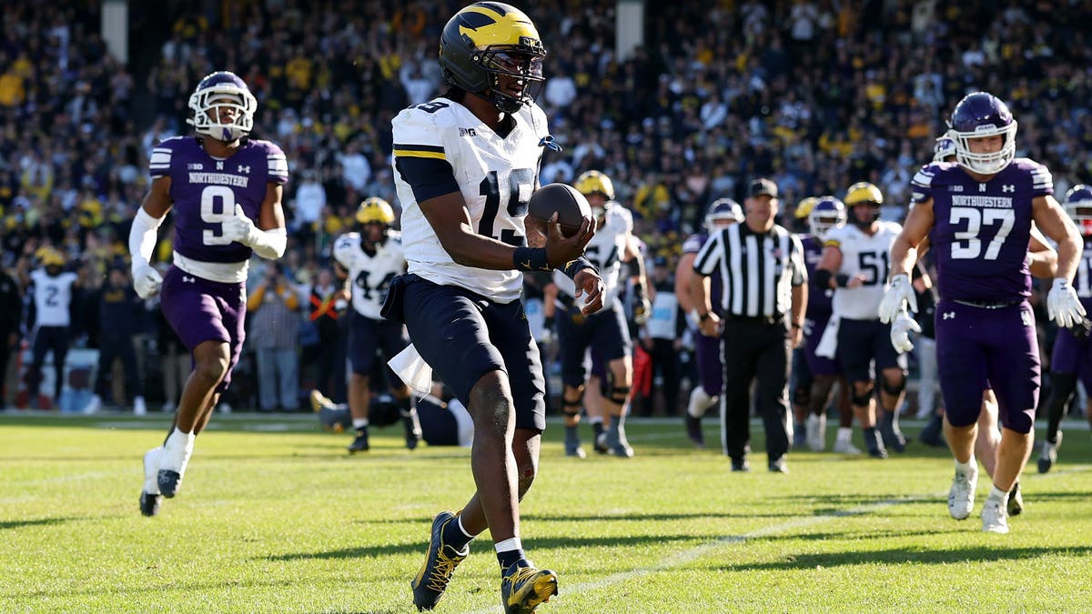 Bryce Underwood had some good moments in Michigan's win over Northwestern before playing a role in three of its fourth-quarter turnovers. (Photo by Michael Reaves/Getty Images)