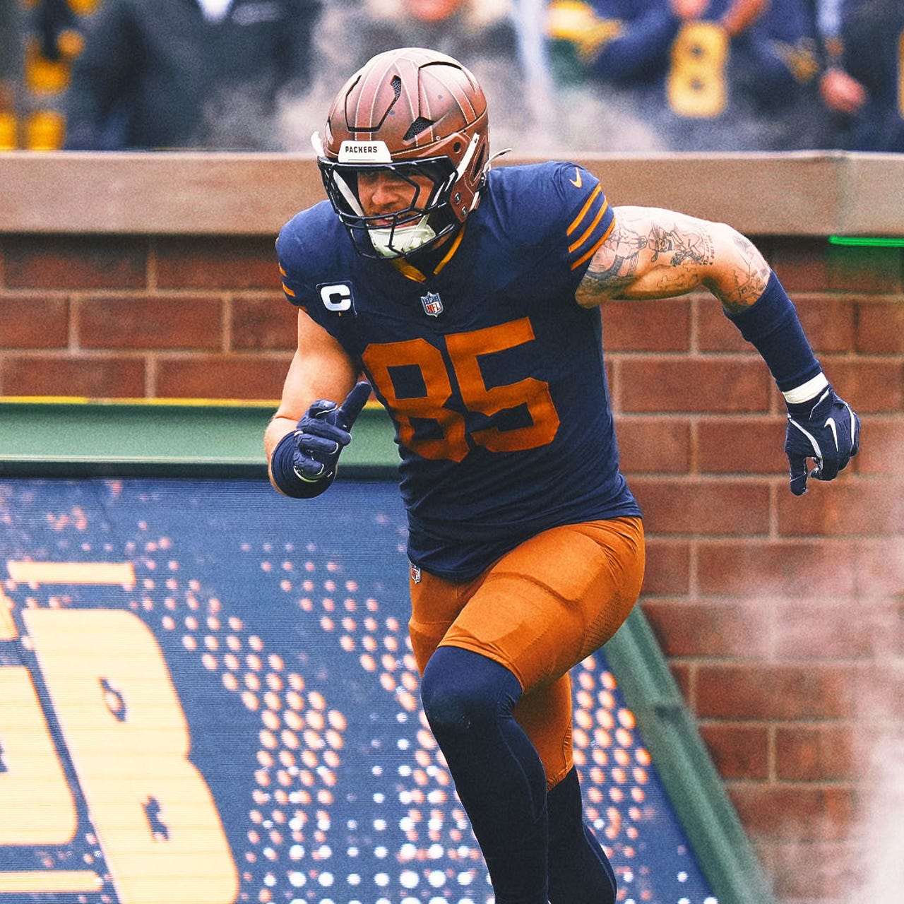 Image for Packers Star TE Tucker Kraft Carted Off With Knee Injury vs. Panthers