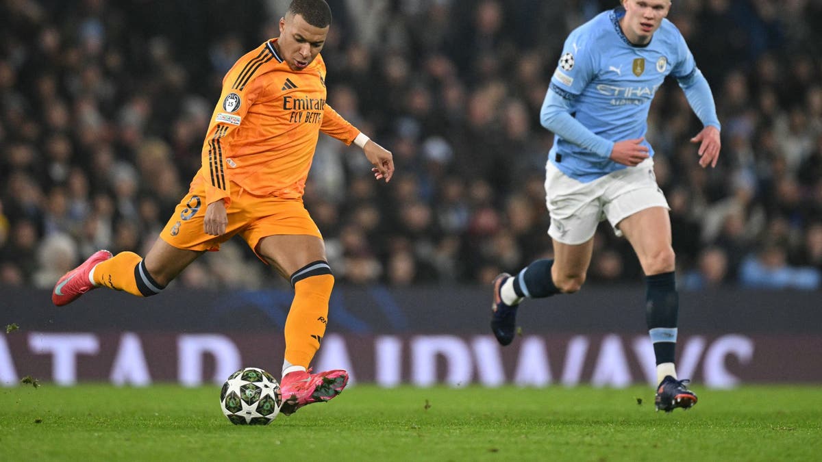 Kylian Mbappe (left) and Erling Haaland have faced off at club level, and they're now set to meet at the World Cup next summer. (OLI SCARFF/AFP via Getty Images)