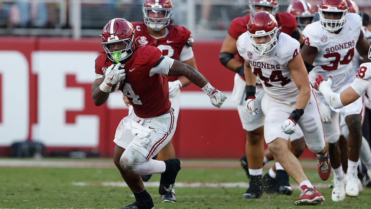 Oklahoma edged Alabama 23-21 when they met on Nov. 15th. (Photo by Butch Dill/Getty Images)
