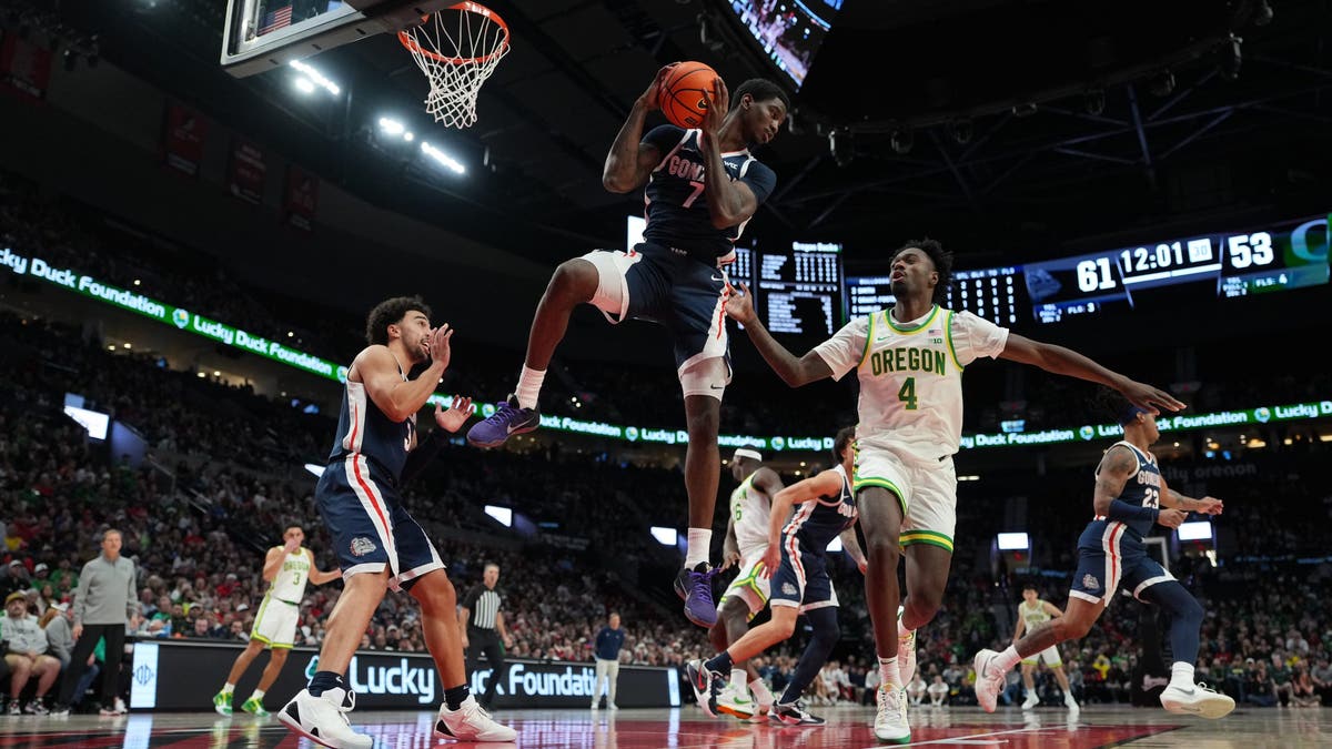 PORTLAND, OREGON: Tyon Grant-Foster #7 of the Gonzaga Bulldogs grabs a rebound against Dezdrick Lindsay #4 of the Oregon Ducks during the second half at Moda Center on December 21, 2025. (Photo by Soobum Im/Getty Images)