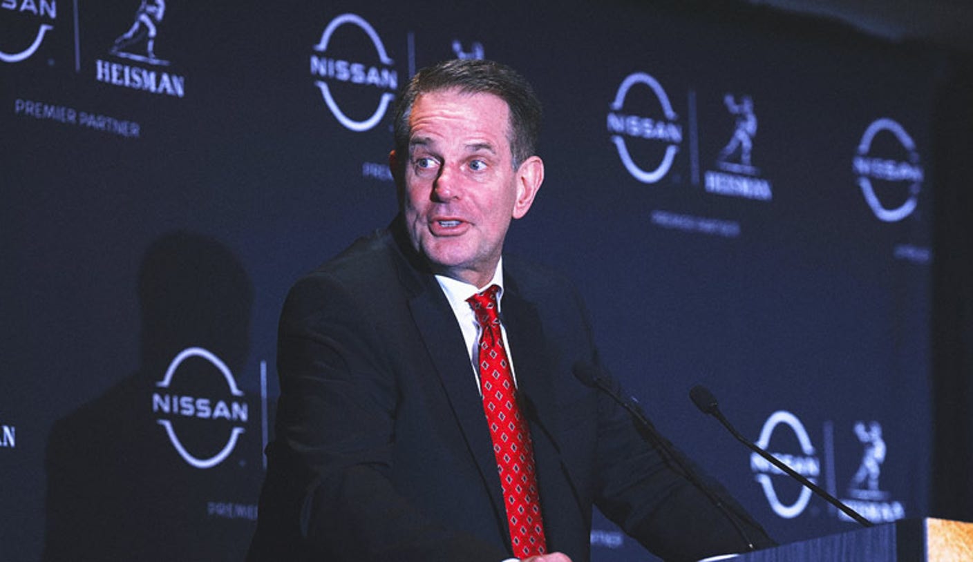 Indiana Hoosiers HC Curt Cignetti menjadi Pelatih AP Terbaik Tahun Ini berturut-turut