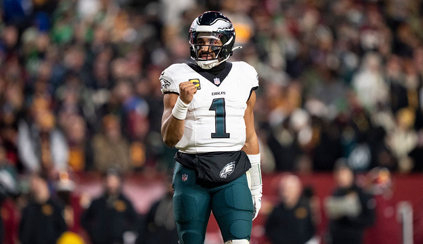 What sport is Tom Brady calling right this moment? Week 17 schedule