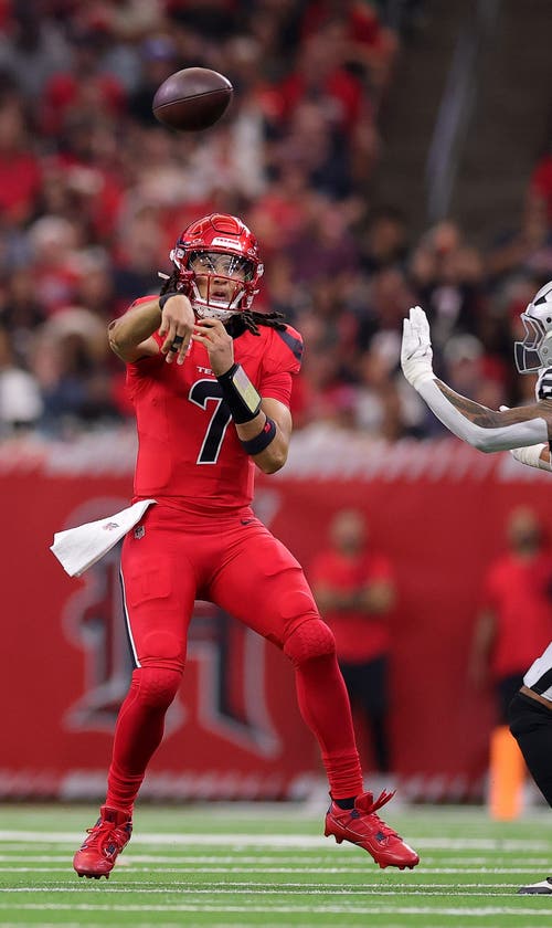 NFL Week 17 Odds: How to Bet on Chargers vs Texans, Packers vs Ravens