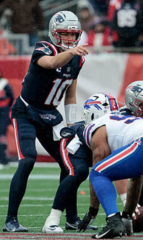 2025 Week 16 Fantasy Football Rankings: Sleepers, Streamers, Must-Starts