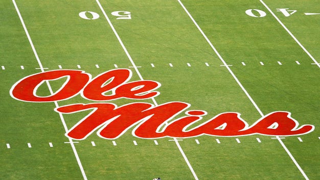 2025 College Football Playoff, Bowl Buzz: 5 Ole Miss Coaches Delaying LSU Move