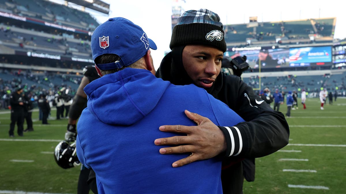 Los Eagles dieron descanso a Saquon Barkley en el último partido de la temporada regular del año pasado, a pesar de que tenía la oportunidad de batir el récord de yardas por carrera en una sola temporada. (Foto de EmileeGetty Images)