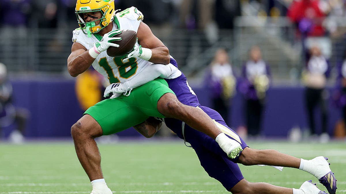 Kenyon Sadiq #18 of the Oregon Ducks catches a pass against the Washington Huskies during the first half at Husky Stadium on November 29, 2025 in Seattle, Washington. (Photo by Steph Chambers/Getty Images)
