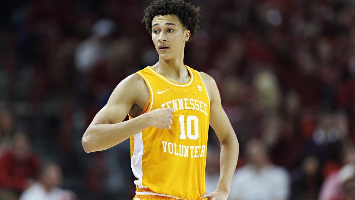 Nate Ament #10 of the Tennessee Volunteers on the court during a game against the Arkansas Razorbacks. (Photo by Wesley Hitt/Getty Images)