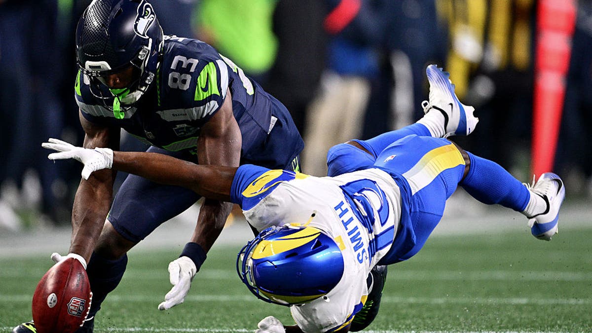 Un balón perdido por los Rams en su propia zona llevó a un touchdown de los Seahawks y resultó ser la diferencia en el partido NFC . (Foto de JaneGetty Images)