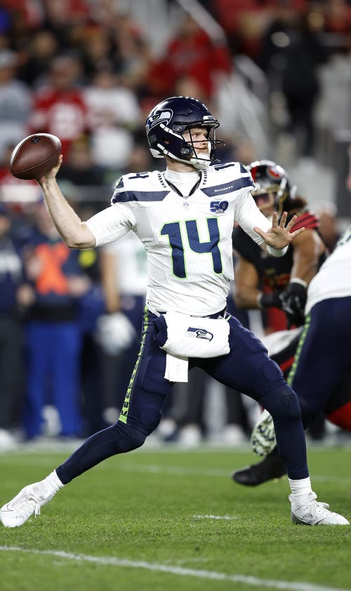 FanDuel Promo Code: Bet $5, Get $300 on Your Favorite NFL Divisional Round Matchup