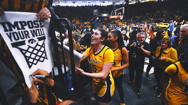 No. 10 Iowa Beats No. 12 Ohio State, 91-70, for Eighth Consecutive Win