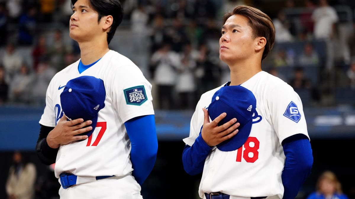 Shohei Ohtani (izquierda) y Yoshinobu Yamamoto (derecha) ganaron Series Mundiales consecutivas con los Dodgers. (Foto de Mary DeCicco/MLB Photos vía Getty Images)