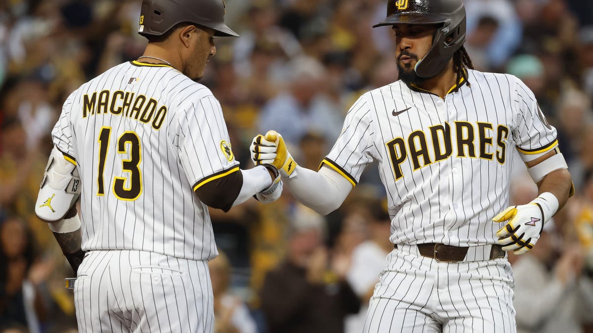 Manny Machado (izquierda) y Fernando Tatis Jr. (derecha) han sido compañeros de equipo en los Padres desde 2019. (KC Alfred / The San Diego Union-Tribune vía Getty Images)