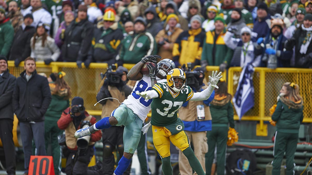 Did Dez Bryant make the catch against the Packers in the 2014 divisional round? (Photo by David E. Klutho /Sports Illustrated via Getty Images)