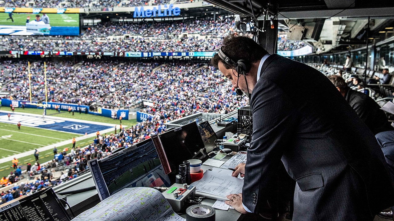 Kenny Albert at MetLife Stadium