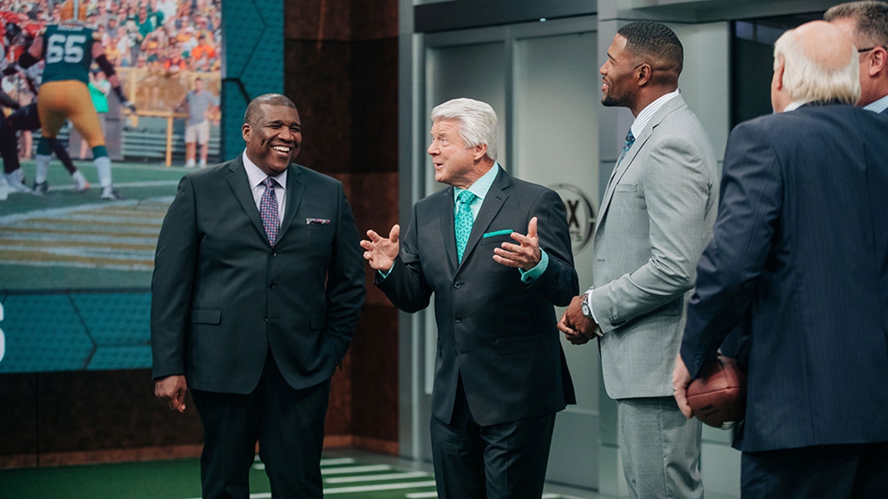 Curt Menefee, Jimmy Johnson and Michael Strahan on FOX NFL SUNDAY