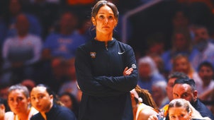 WOMEN'S COLLEGE BASKETBALL Trending Image: Women's CBK AP Top 25: Geno Auriemma Makes Poll History, Tennessee Collapses