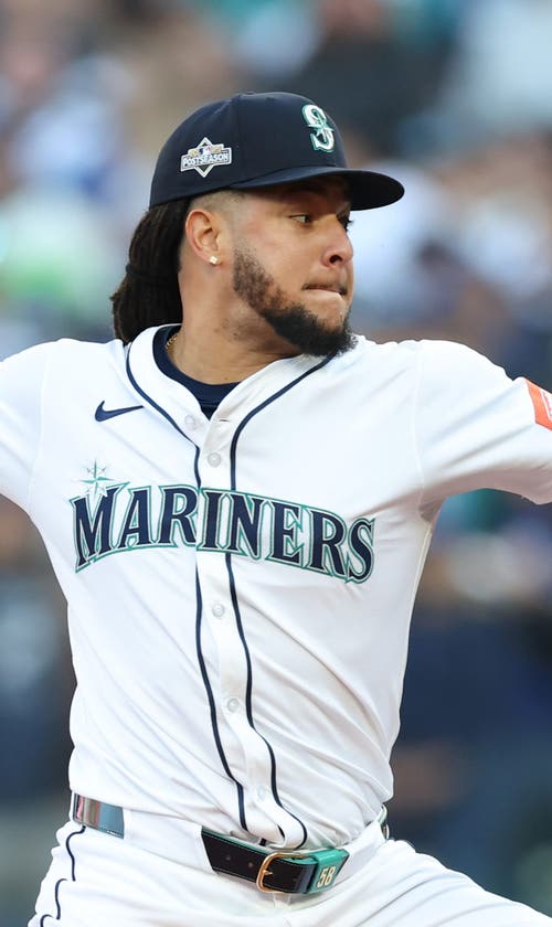 White Sox Acquire Starting Pitcher Luis Castillo From Mariners In 4-Player Trade