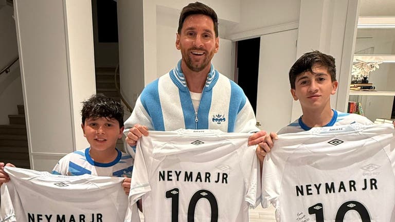 Lionel Messi And Sons Get Special Gift From Former Barcelona Co