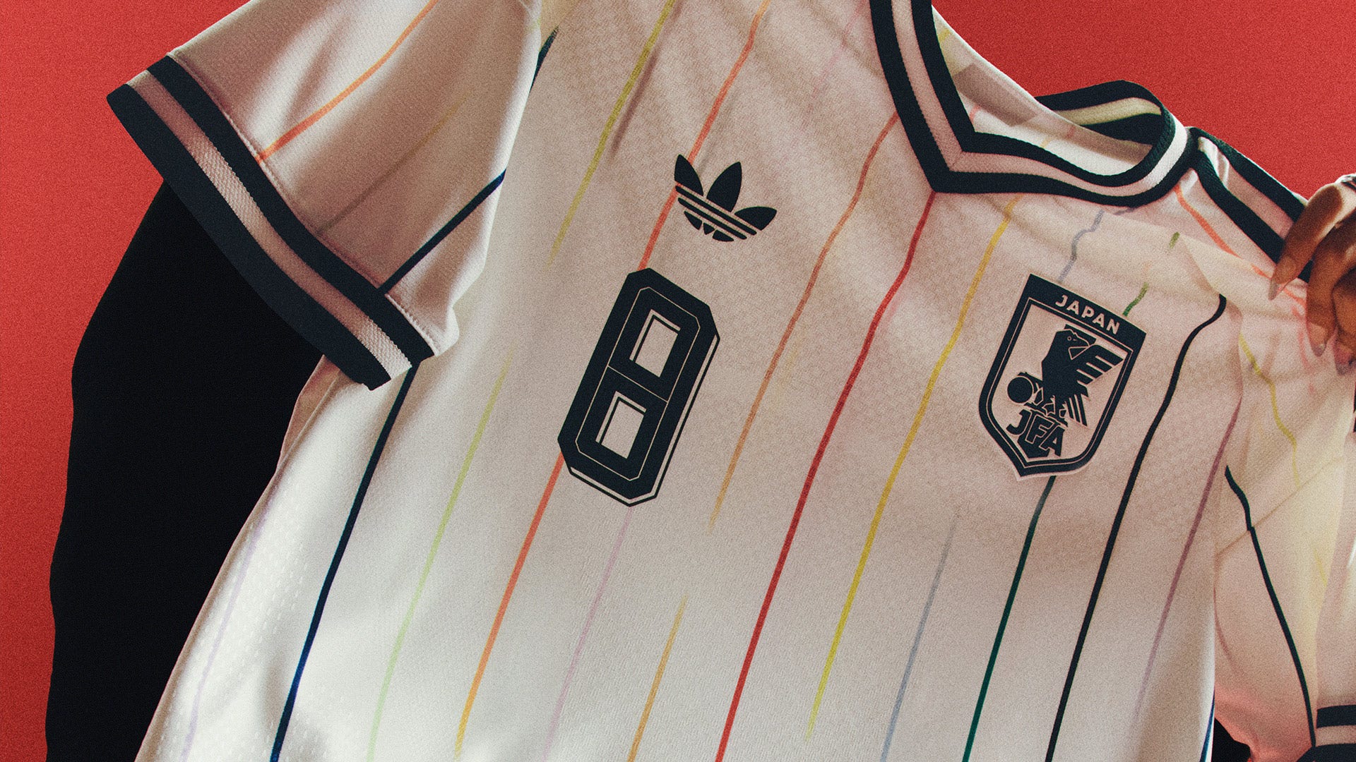 (adidas)